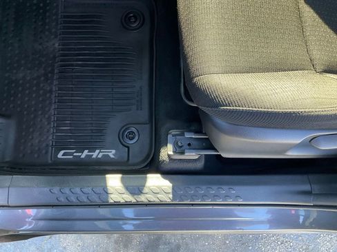 Used 2019 Toyota C-HR XLE FWD image 13
