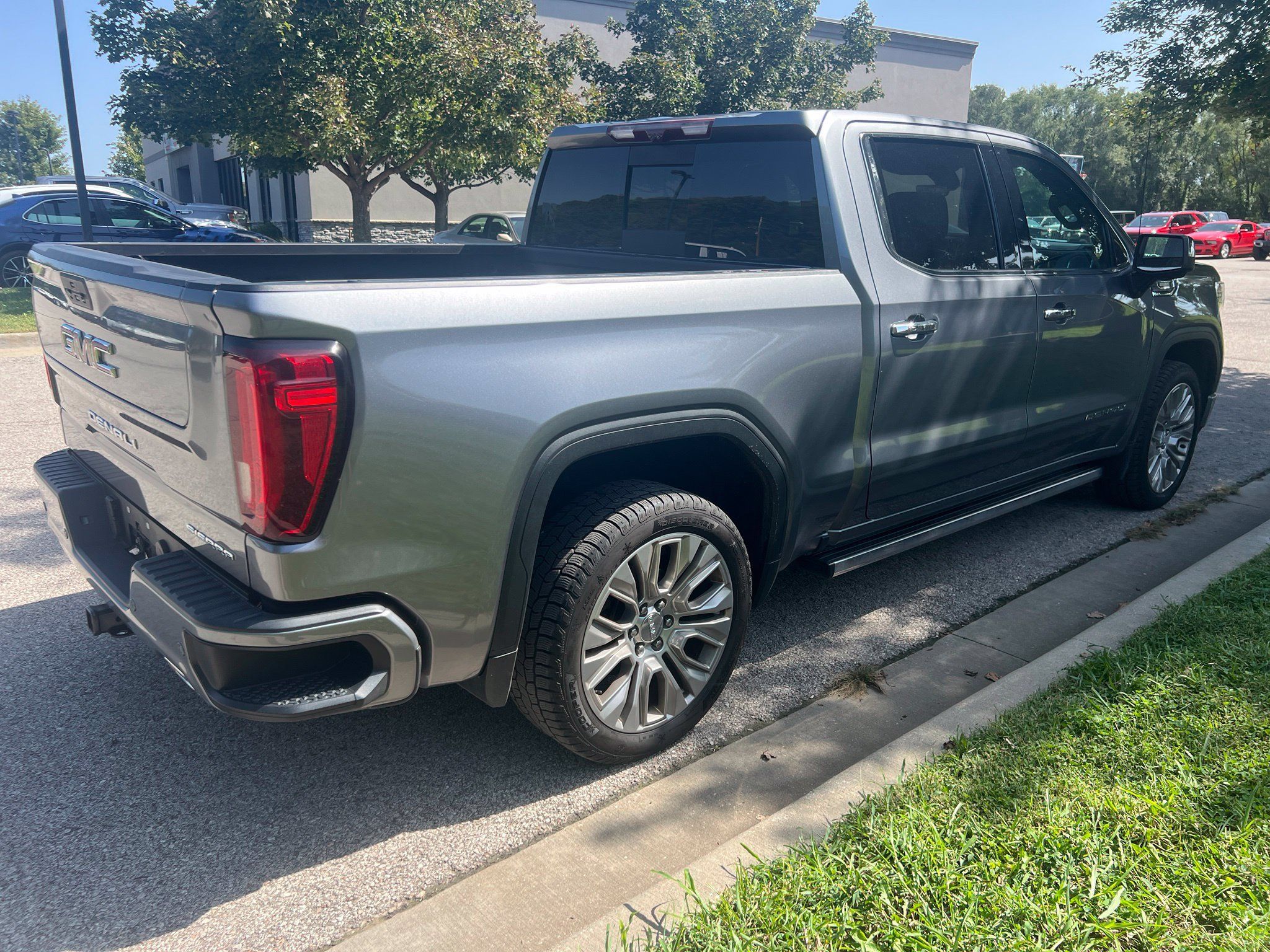 Used 2021 GMC Sierra 1500 Denali w/ Denali Ultimate Package AWD/4WD image 5
