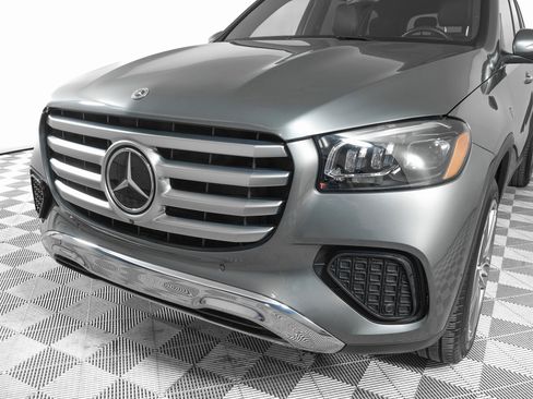 Used 2024 Mercedes-Benz GLS 450 4MATIC image 30