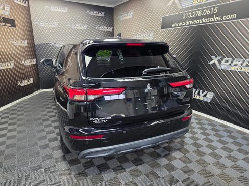 Used 2022 Mitsubishi Outlander ES image 11