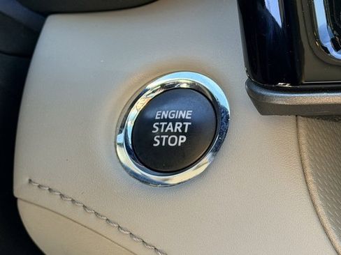 Used 2023 Toyota Highlander XLE image 12