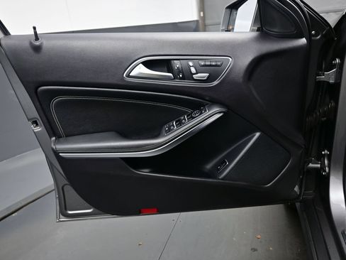 Used 2018 Mercedes-Benz GLA 250 image 12