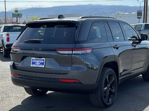 Used 2023 Jeep Grand Cherokee Altitude AWD/4WD image 5