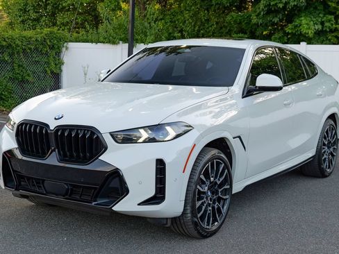 Used 2024 BMW X6 xDrive40i w/ Premium Package AWD/4WD image 3