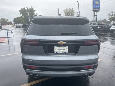 Used 2025 Chevrolet Traverse LT image 4