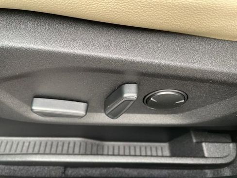 Used 2024 Ford Edge SEL image 13