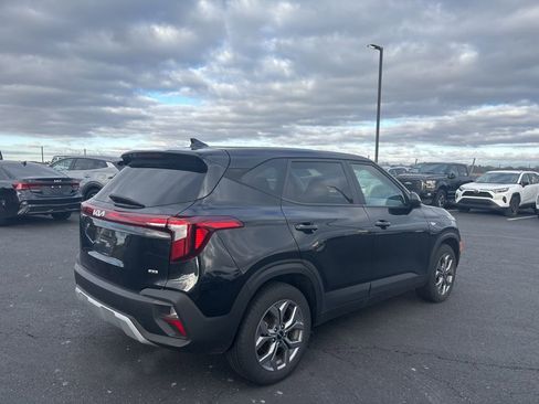 Certified 2024 Kia Seltos LX image 2