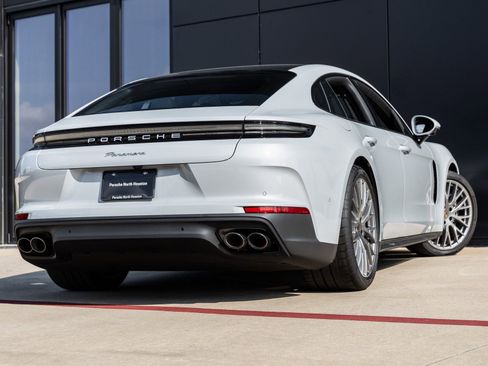 Used 2025 Porsche Panamera image 11