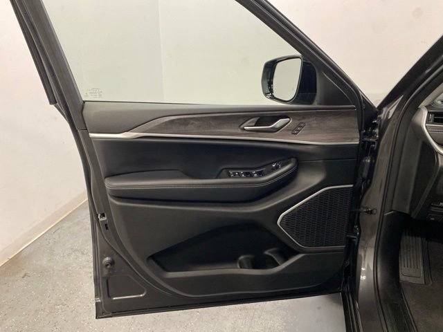 Used 2022 Jeep Grand Cherokee L Limited AWD/4WD image 21