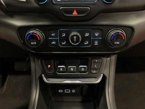 Used 2021 GMC Terrain SLT image 34