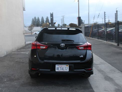 Used 2018 Toyota Corolla iM image 2