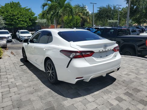 Used 2023 Toyota Camry SE FWD image 4