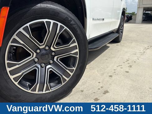 Used 2024 Jeep Wagoneer Series II w/ Flexible Seating Group RWD image 6