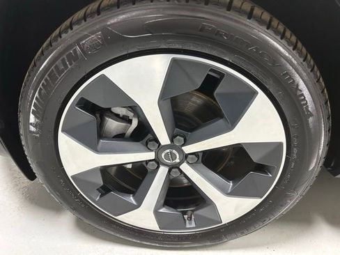 Used 2025 Volvo XC40 B5 Plus AWD/4WD image 7