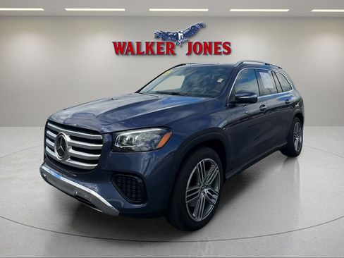 Used 2025 Mercedes-Benz GLS 450 4MATIC image 3
