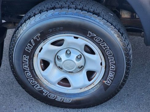 Used 2015 Toyota Tacoma PreRunner image 12