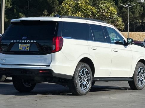 New 2026 Ford Expedition Active image 4