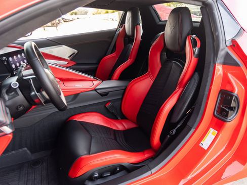 Used 2021 Chevrolet Corvette Stingray Premium Conv w/ Z51 Performance Package image 5