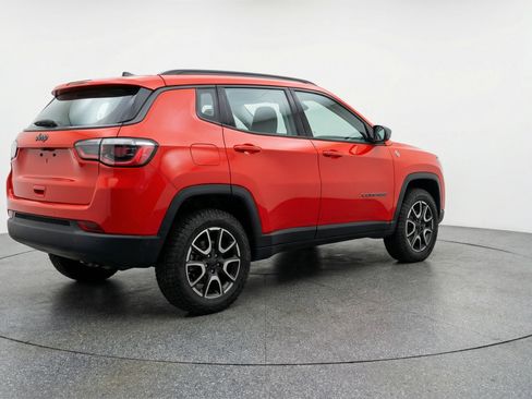 Used 2025 Jeep Compass Trailhawk image 9