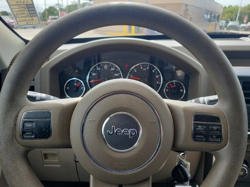 Used 2011 Jeep Liberty Sport image 19