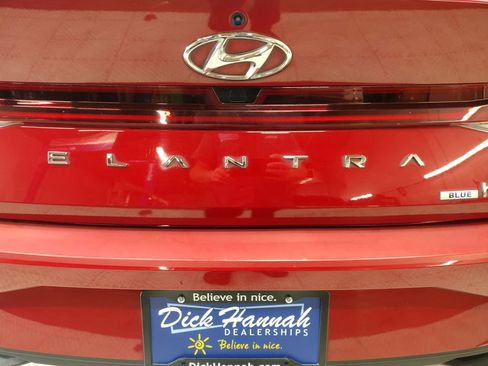 Used 2023 Hyundai Elantra Blue image 15