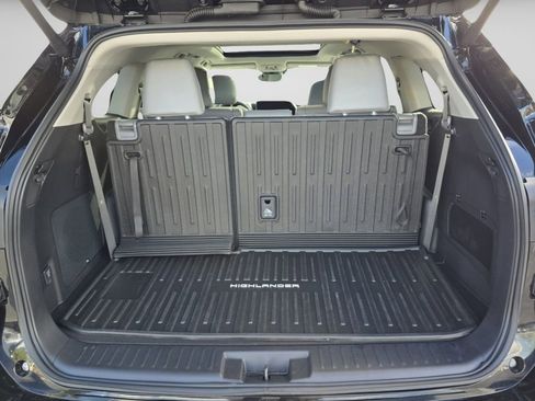Used 2026 Toyota Highlander Platinum AWD/4WD image 29