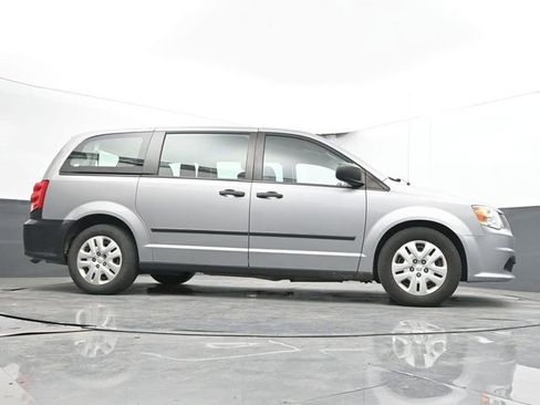 Used 2016 Dodge Grand Caravan American Value Package image 28