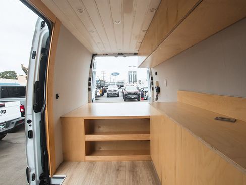 Used 2021 Mercedes-Benz Sprinter 2500 image 2