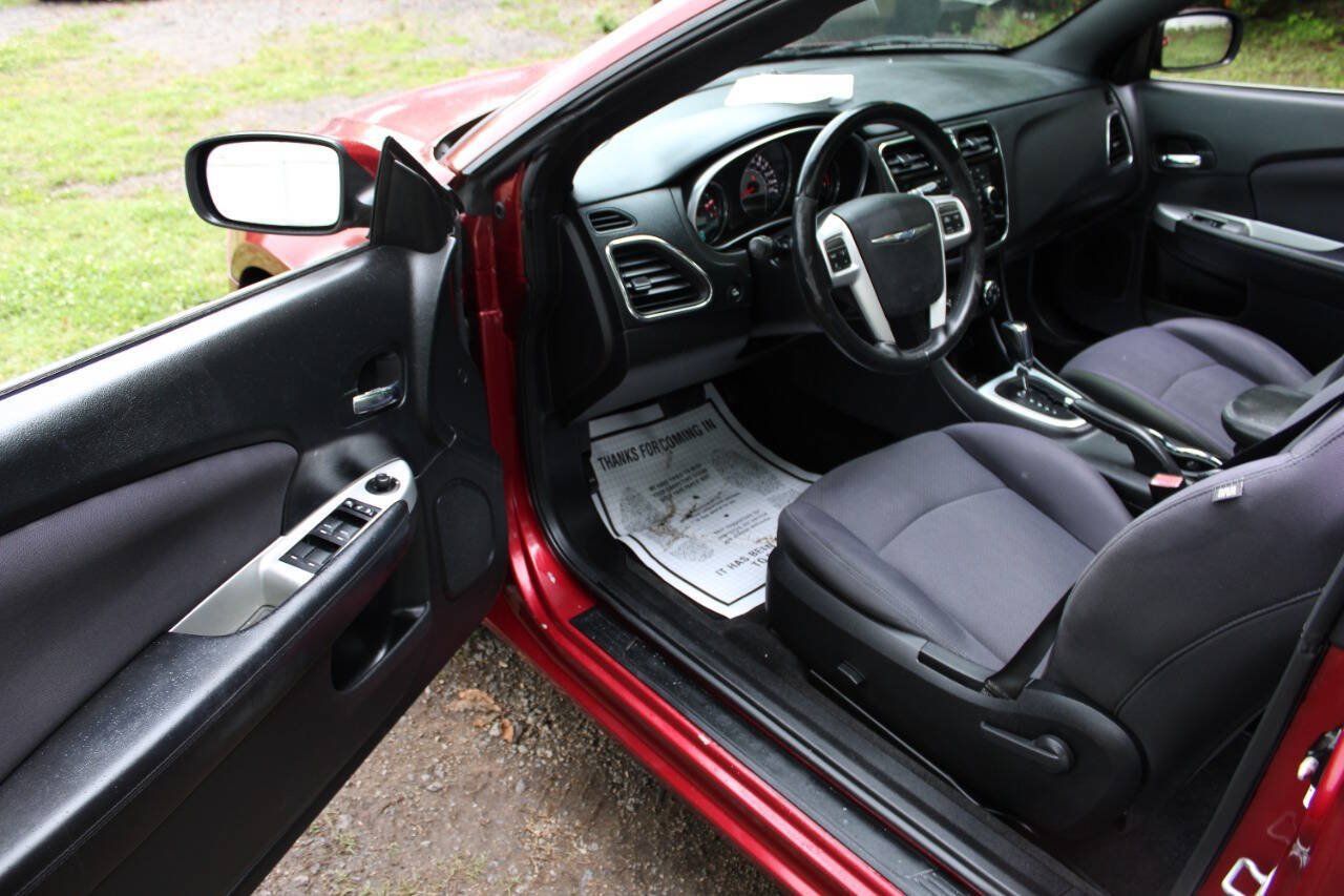 Used 2013 Chrysler 200 Touring FWD image 13