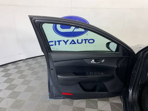 Used 2020 Kia Forte LXS FWD image 13
