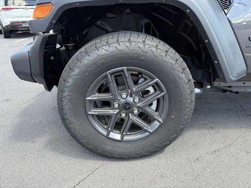 Used 2024 Jeep Wrangler Sport S image 9