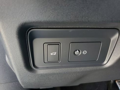 Certified 2024 Jaguar E-PACE R-Dynamic SE AWD/4WD image 23