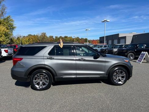 Certified 2022 Ford Explorer XLT w/ Equipment Group 202A image 6