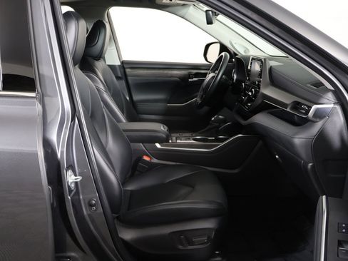 Used 2022 Toyota Highlander Limited image 31