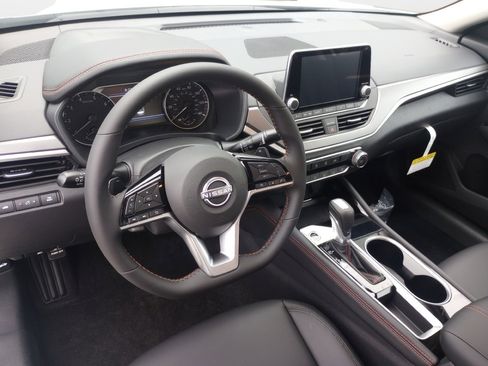 New 2025 Nissan Altima 2.5 SR image 10