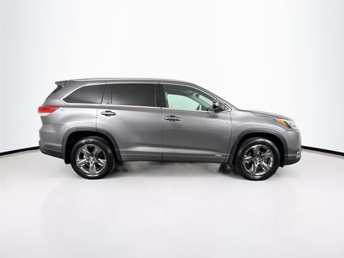 Used 2017 Toyota Highlander Limited Platinum image 11