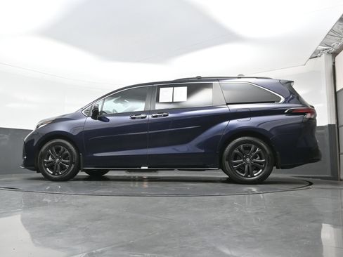 Used 2024 Toyota Sienna XSE w/ XSE Plus Package AWD/4WD image 30