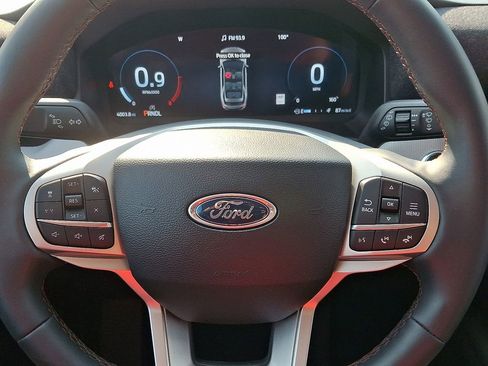 Used 2025 Ford Explorer Active image 18