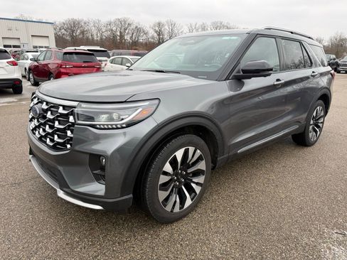 Used 2025 Ford Explorer Platinum w/ LUX Leather Package image 5