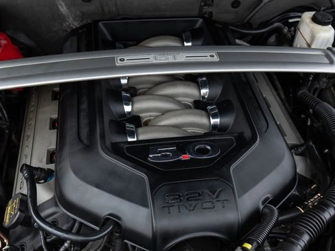 Used 2012 Ford Mustang GT Premium image 38