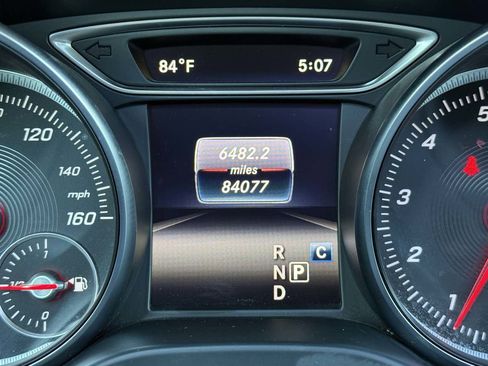 Used 2018 Mercedes-Benz GLA 250 4MATIC image 19