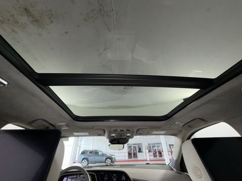 Used 2021 Cadillac Escalade Premium Luxury Platinum w/ Heavy-Duty Trailer Package image 24