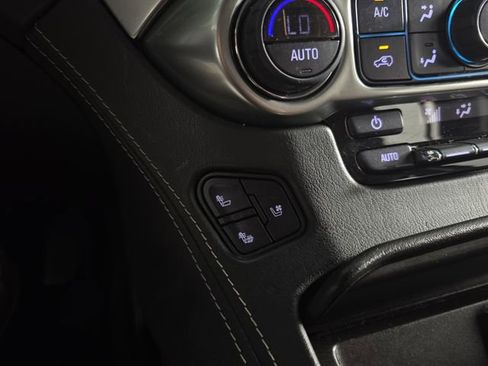 Used 2019 Chevrolet Suburban Premier w/ Premier Plus Edition AWD/4WD image 16