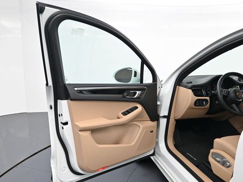 Used 2026 Porsche Macan image 16