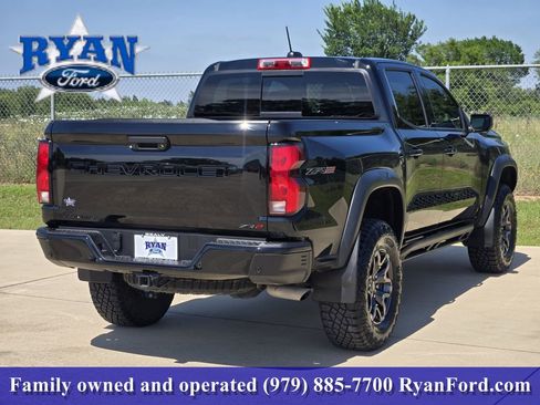 Used 2025 Chevrolet Colorado ZR2 w/ Technology Package AWD/4WD image 3