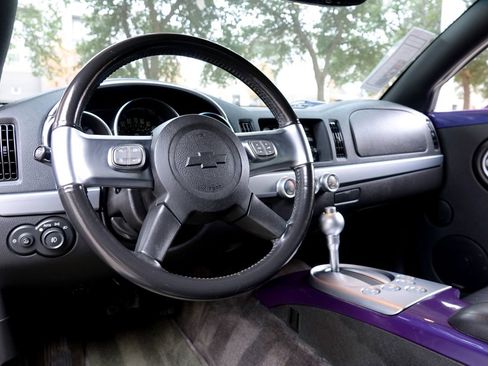 Used 2004 Chevrolet SSR w/ Preferred Equipment Group image 5