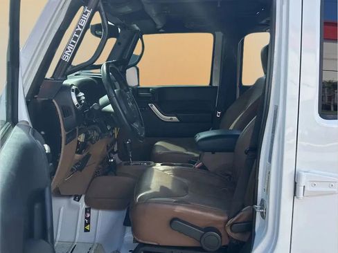 Used 2017 Jeep Wrangler Unlimited Rubicon w/ Dual Top Group AWD/4WD image 28