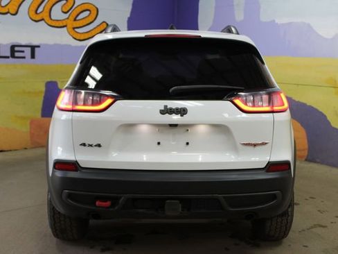 Used 2019 Jeep Cherokee Trailhawk AWD/4WD image 7