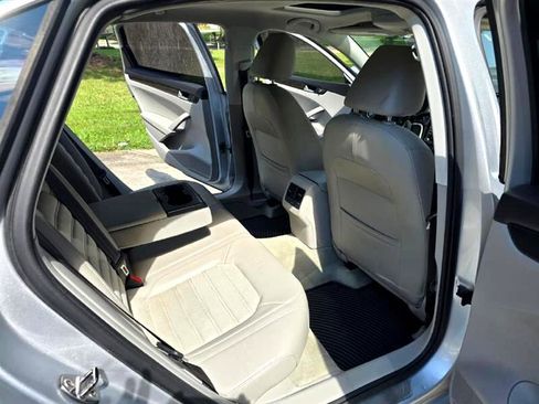 Used 2014 Volkswagen Passat TDI SEL Premium image 6