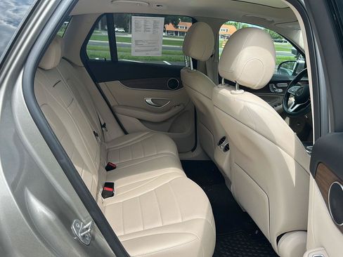 Used 2021 Mercedes-Benz GLC 300 4MATIC image 11